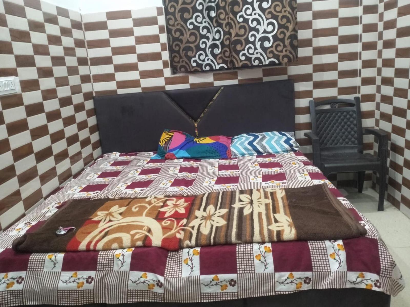 Mero Vrindavan Dham Hotel Luaran gambar